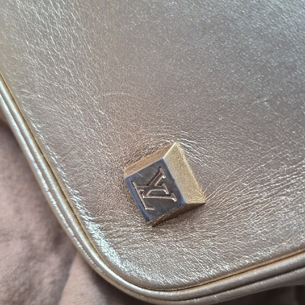 LOUIS VUITTON Suhari Lockit PM In Gold Large - Picture 12 of 17